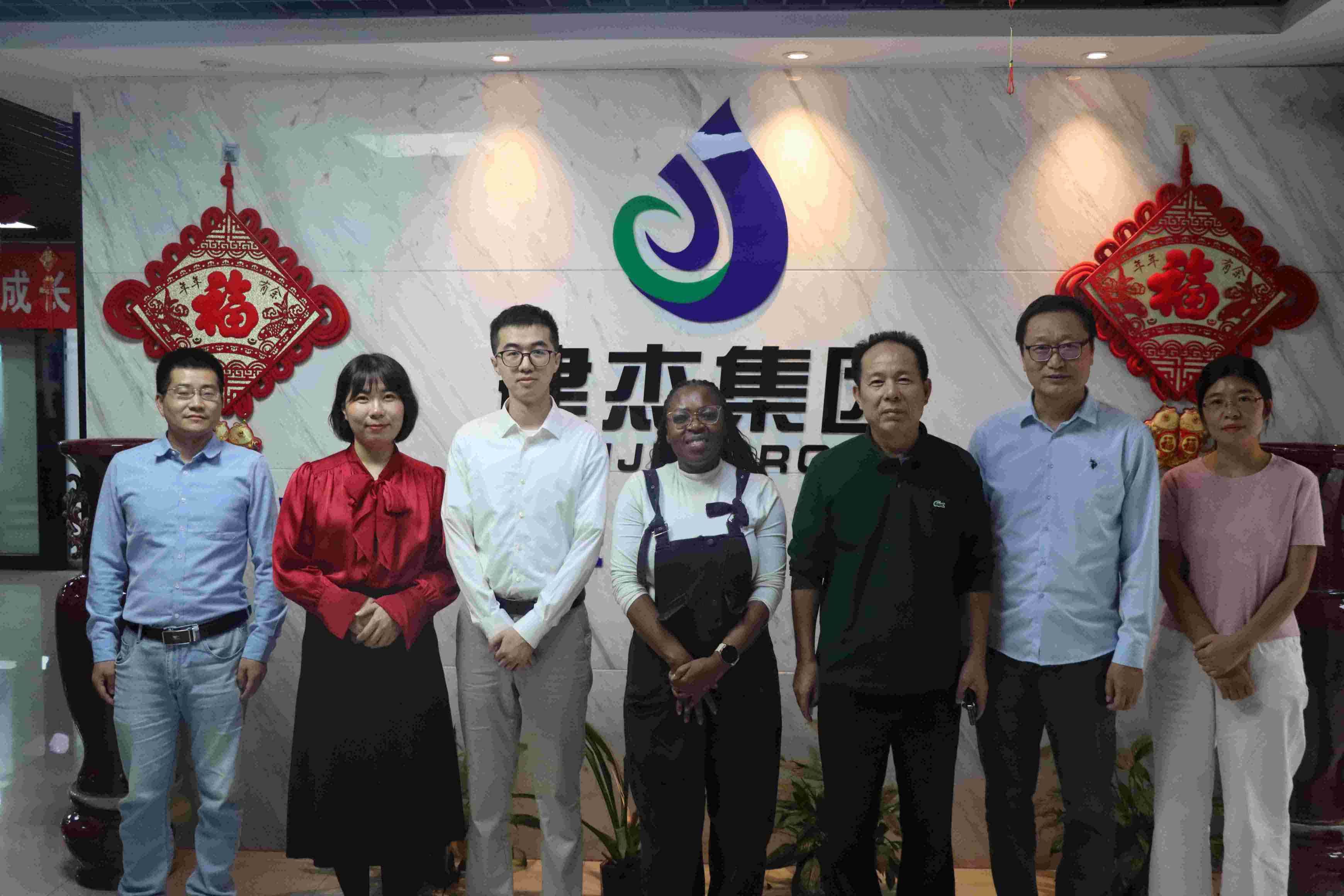 南非客户来访Z6尊龙凯时实业：共话经济炼铁新篇章！